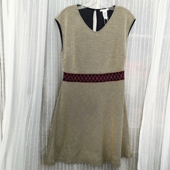 Super cute embroidered dress (NWT) - Picture 2 of 5